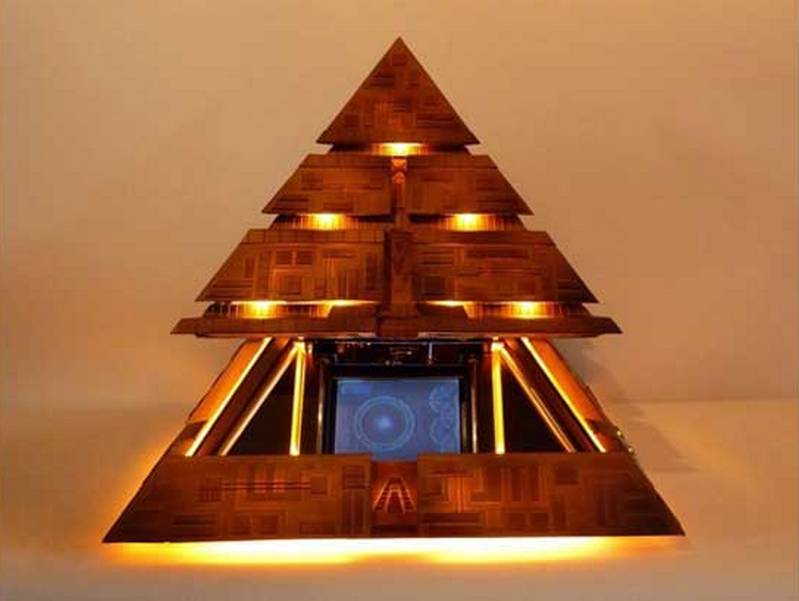 Компьютер в виде пирамиды
