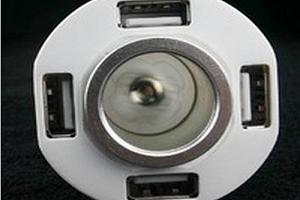 Универсальная автомобильная USB–зарядка