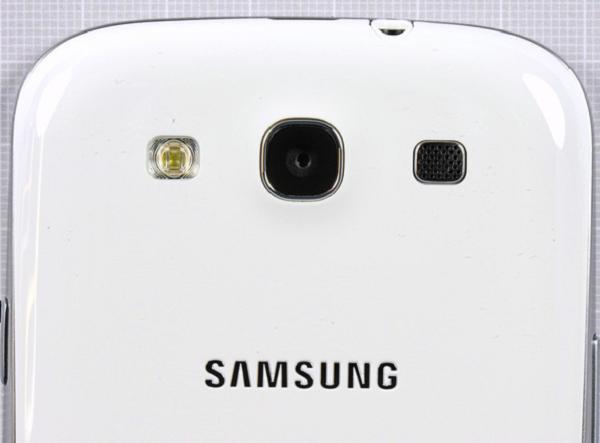 Samsung Galaxy S III. Фото