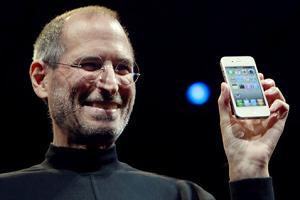 Стив Джобса и его телефон под названием iPhone 4S for Steve